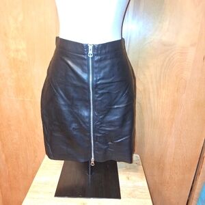 H&M Faux Leather Zippered Mini Skirt, Size 6, ON#253040